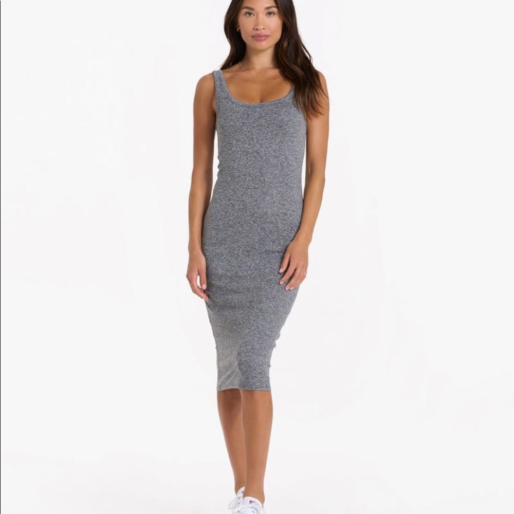 vuori Halo Essential Dress Charcoal Heather